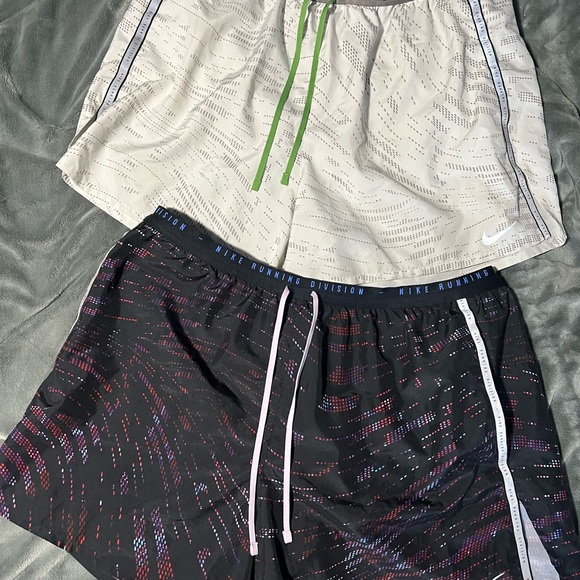 Nike - Picture 3 of 3